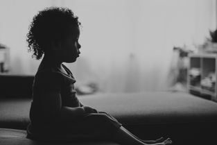 沉浸在韩剧《七个我》情节中:探讨多重人格的故事和人生选择。 沉浸在韩剧《七个我》情节中:探讨多重人格的故事和人生选择。