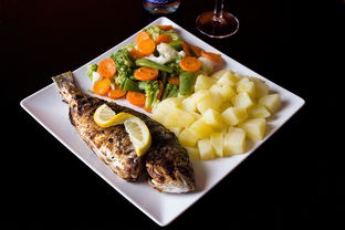 热炸鸡:快来尝尝美味香脆的正宗炸鸡,一口咬下满满的幸福和满足感! 热炸鸡:快来尝尝美味香脆的正宗炸鸡,一口咬下满满的幸福和满足感!