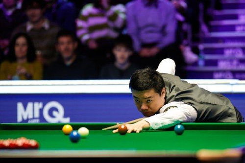 斯诺克英锦赛资格赛第三日：选手角逐晋级名额展现实力